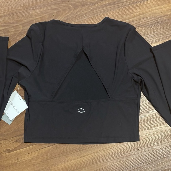 Beyond Yoga Women's Black Long Sleeve Top - Picture 2 of 2